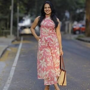 ANNI DESIGNER Women's Rayon Viscose Straight Printed Kurta with Pant